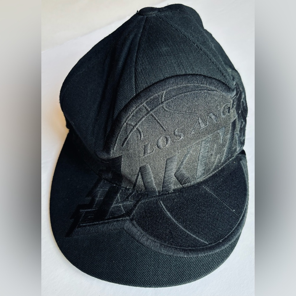 Los Angeles Lakers Reebok NBA Embroidered Fitted Hat, Size 7‎